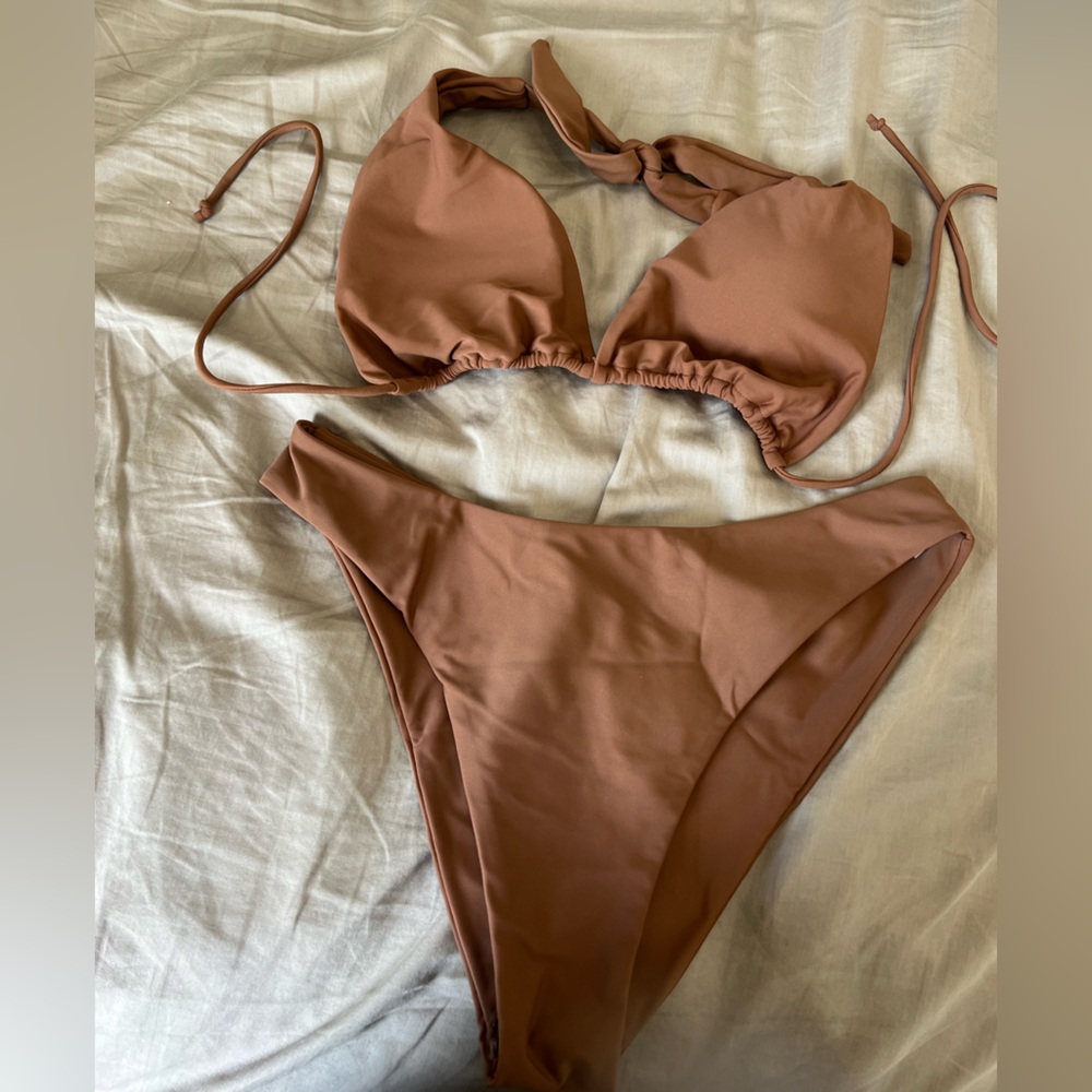 Aurelle, size large, brown colored